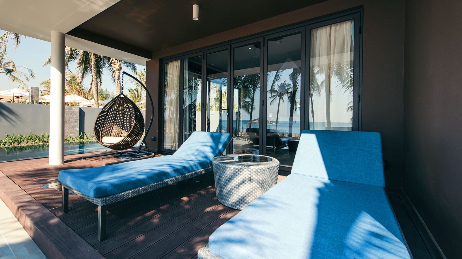 rooms-beachfront-bungalow-with-pool