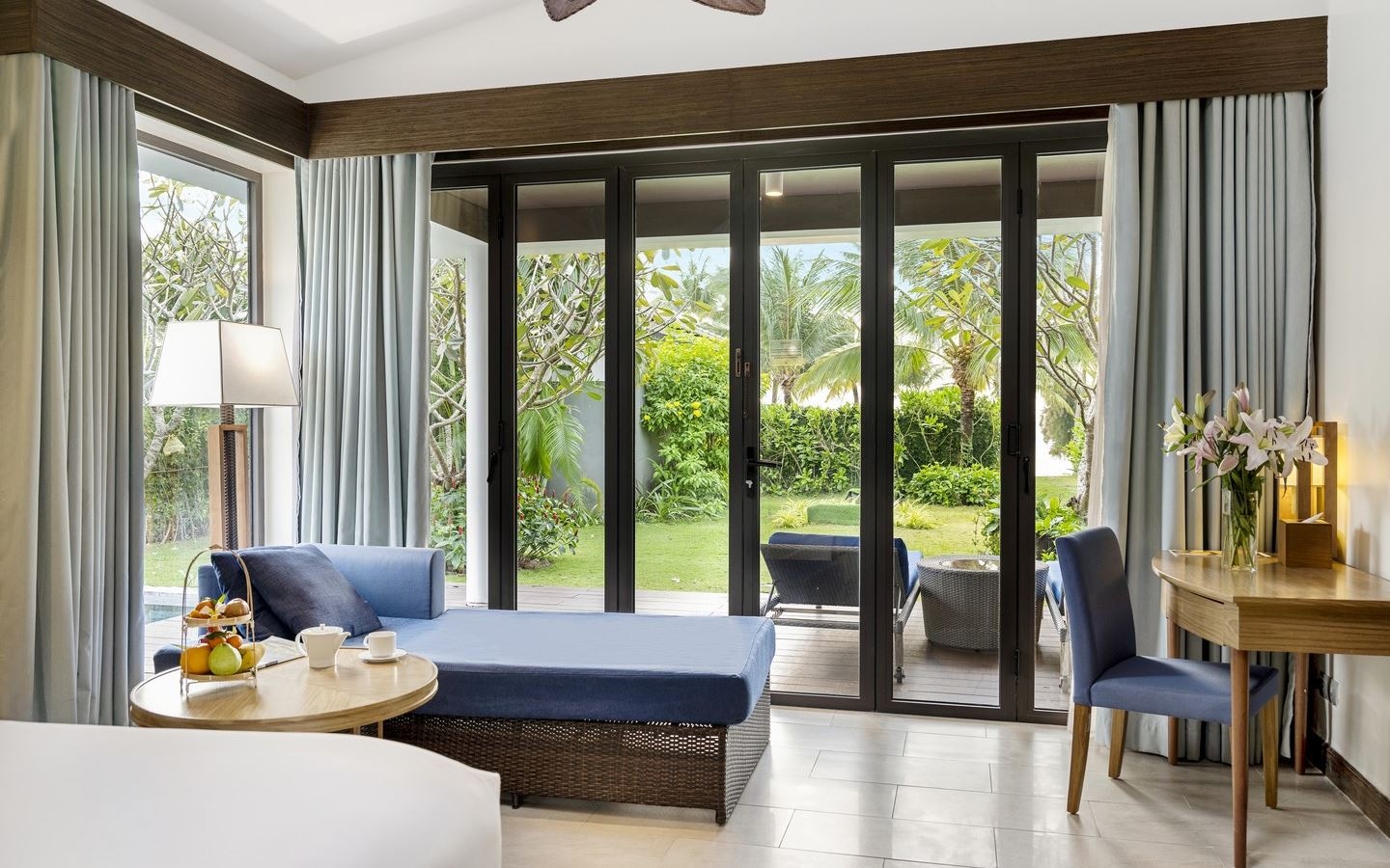 rooms-deluxe-bungalow