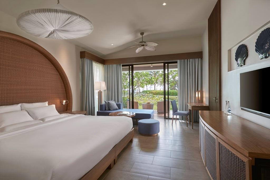 rooms-deluxe-bungalow-with-pool