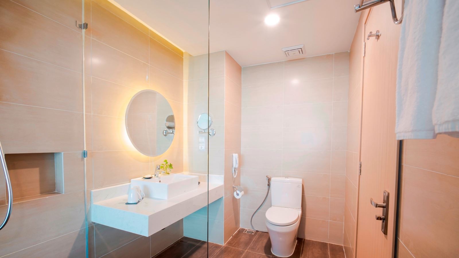 rooms-deluxe-twin-with-balcony