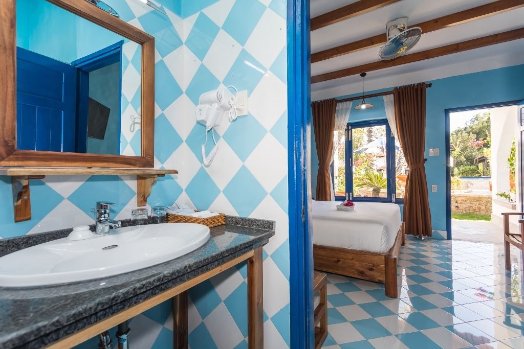 rooms-room-deluxe-double-or-twin