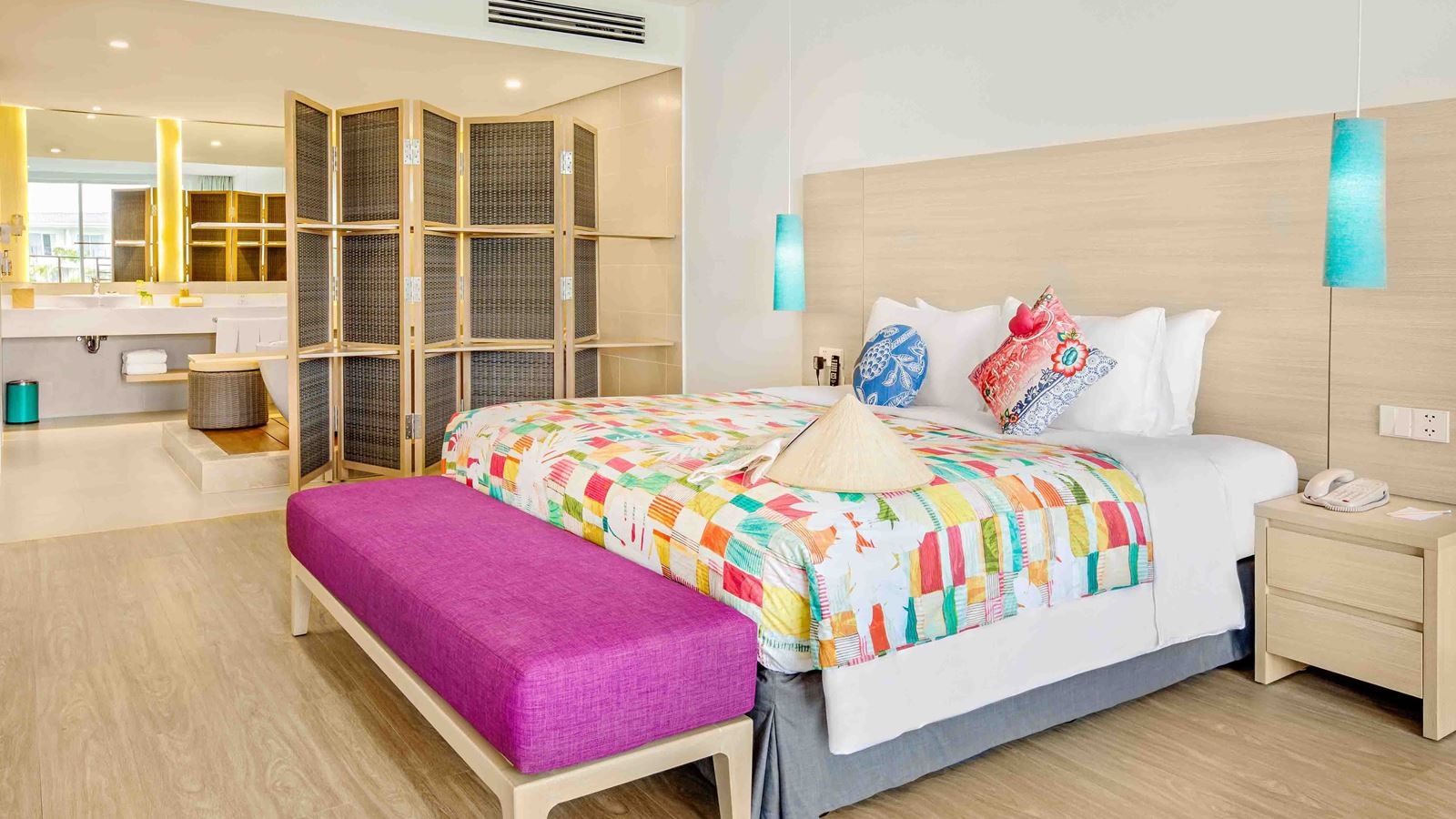 rooms-xtra-sol-suite