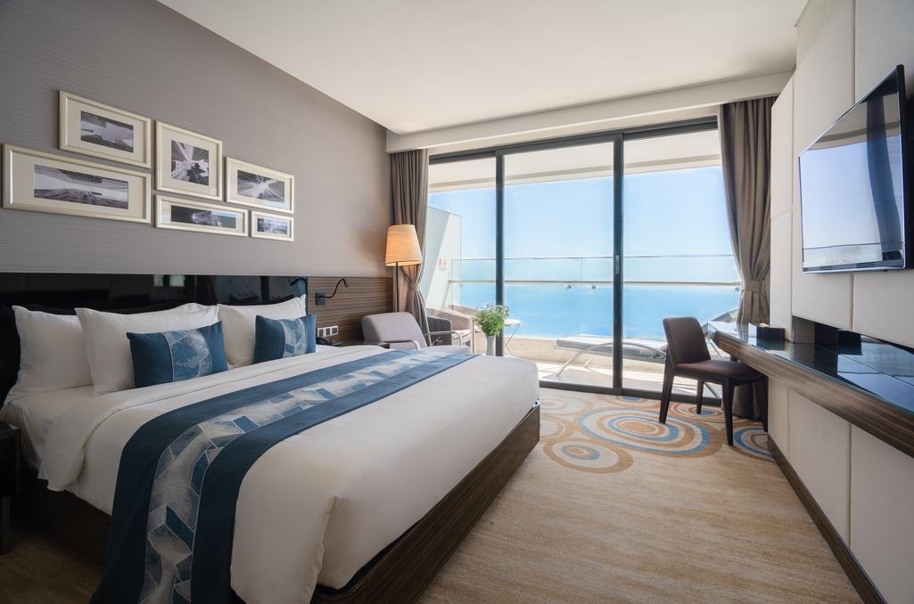 rooms-premier-balcony-ocean-view
