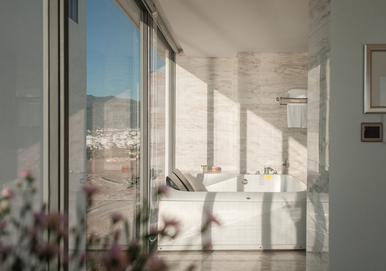 rooms-queen-ann-suite-ocean-view-balcony