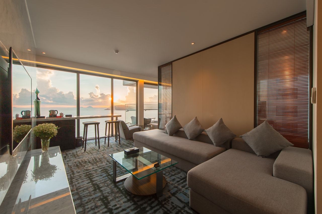 rooms-queen-ann-suite-ocean-view-balcony