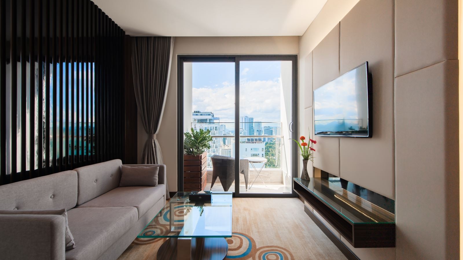 rooms-grand-suite-sea-view-balcony
