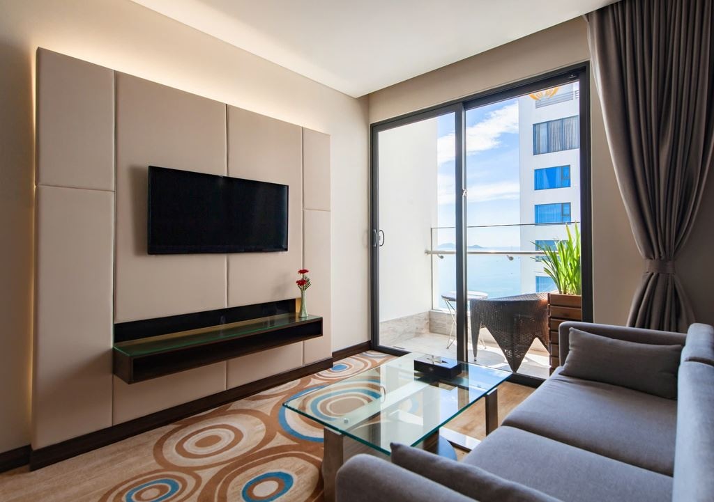 rooms-grand-suite-sea-view-balcony