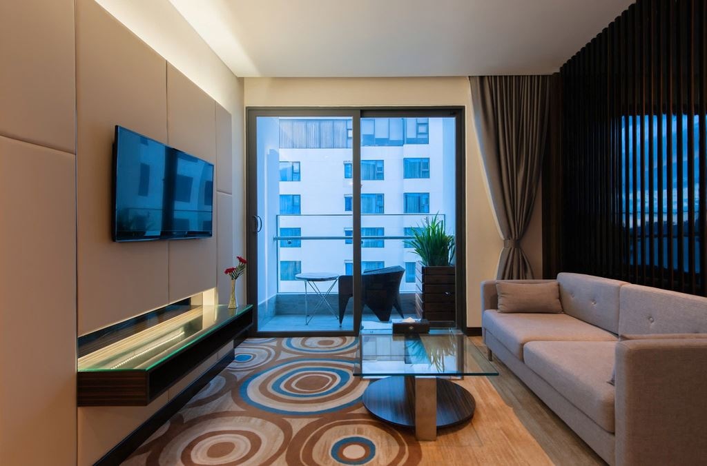 rooms-grand-suite-sea-view-balcony