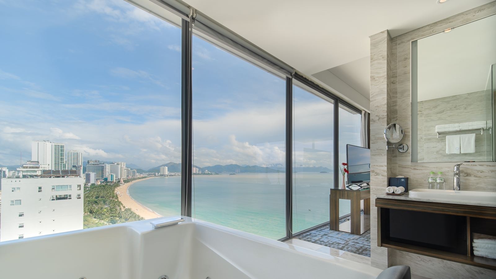 rooms-queen-ann-suite-ocean-view-balcony-child-without-extra-bed