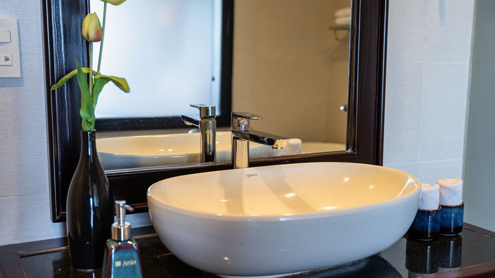 rooms-deluxe-balcony