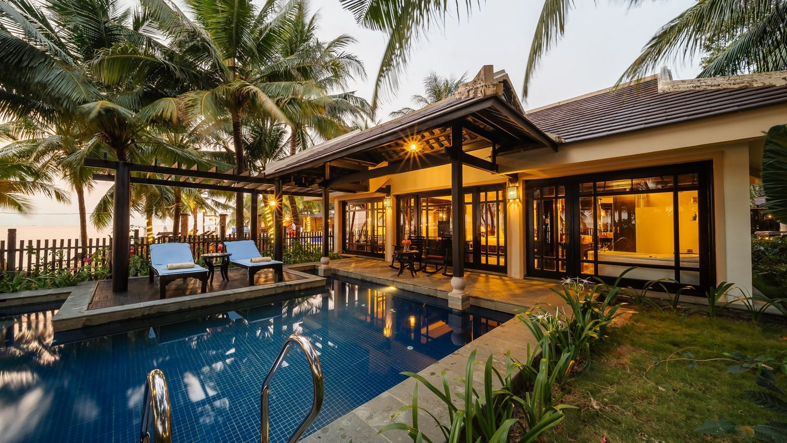 rooms-inpeccable-beach-step-villa