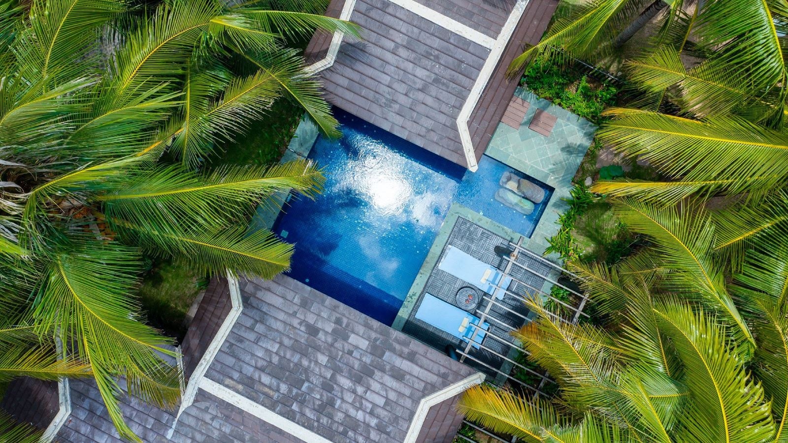 rooms-inpeccable-beach-step-villa