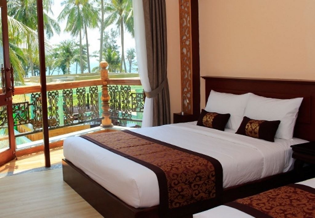 rooms-room-deluxe-seaview-balcony