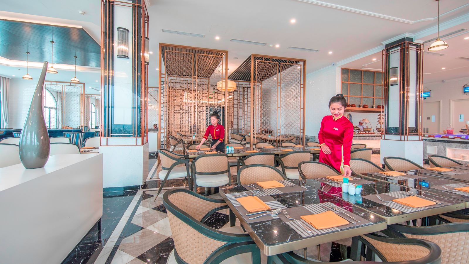 restaurants-pool-bar