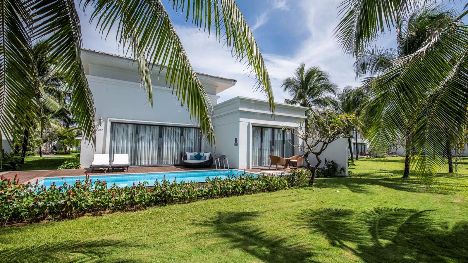 rooms-villa-2-bedroom-pool-view-no-extra-bed