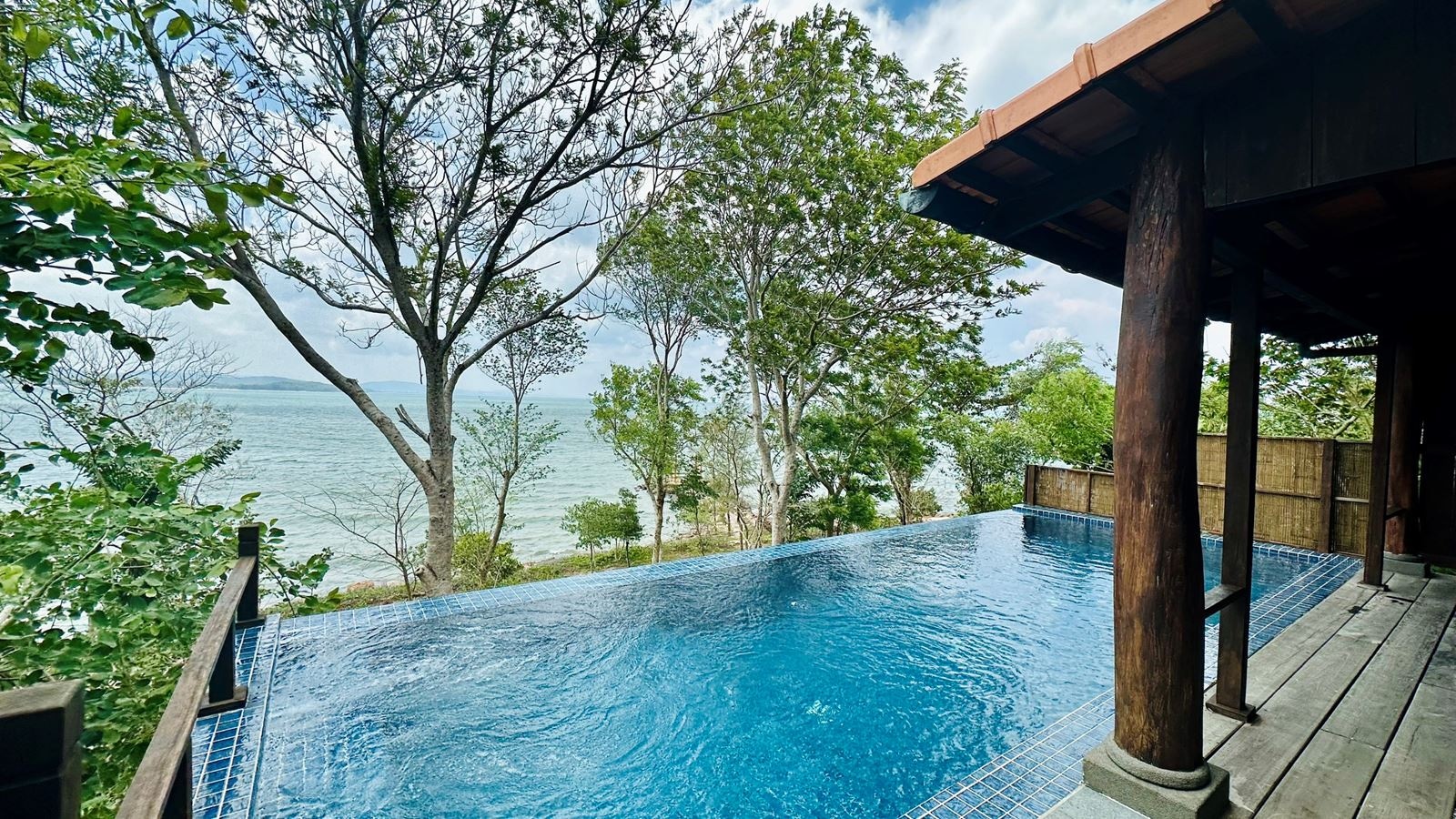 rooms-ocean-pool-villa