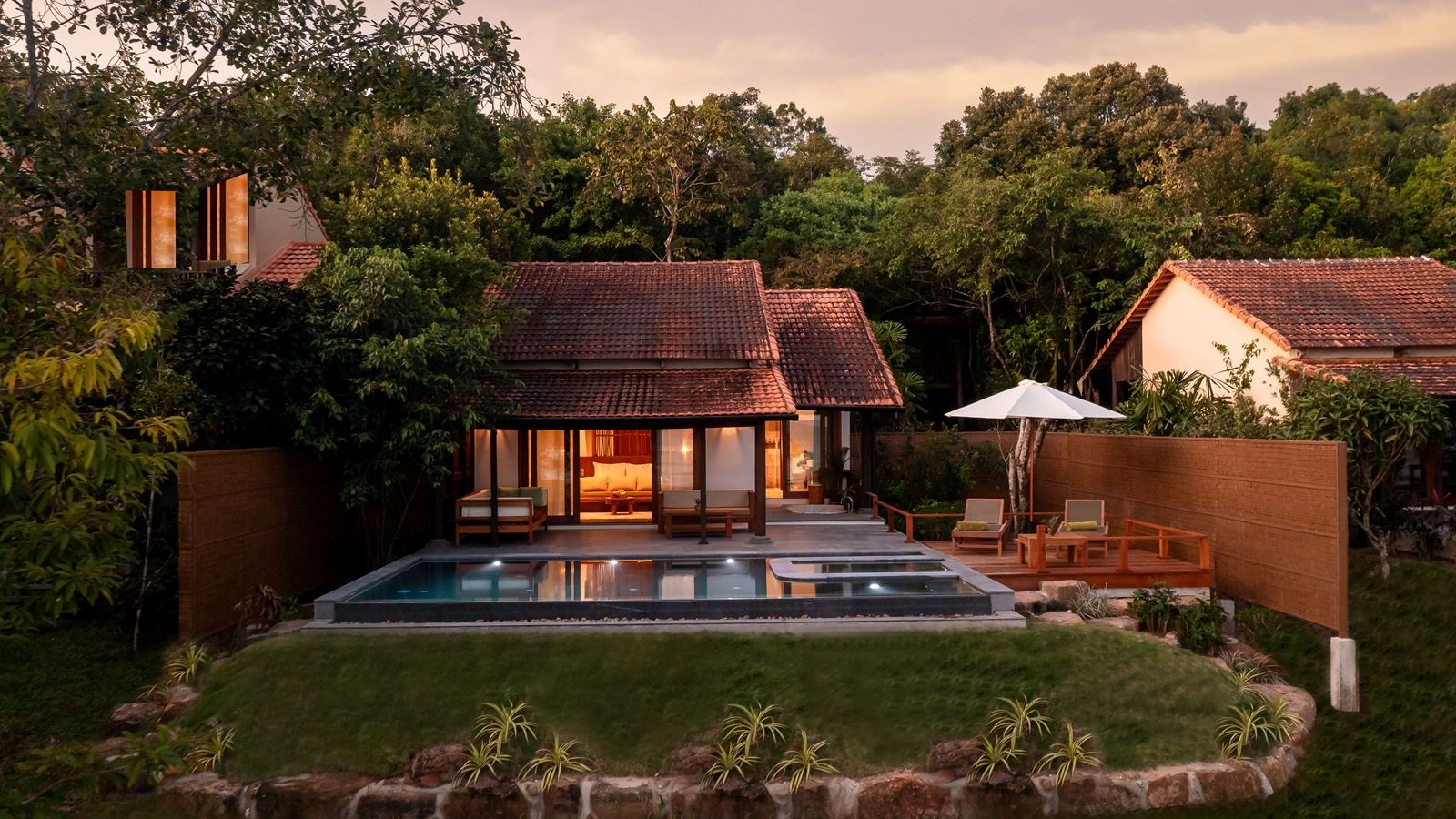 rooms-beachfront-pool-villa-child-without-extra-bed