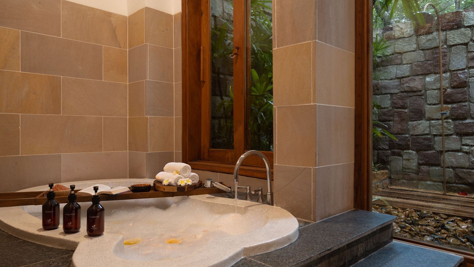 rooms-family-pool-villa-2bedroom