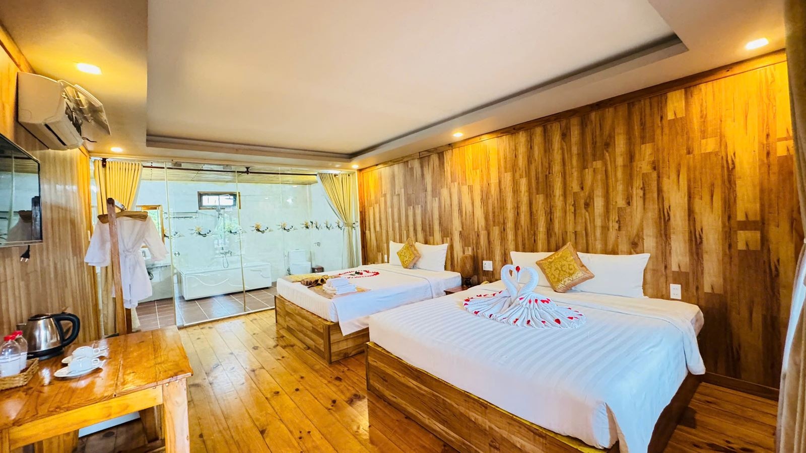 rooms-bungalow-garden-view-triple