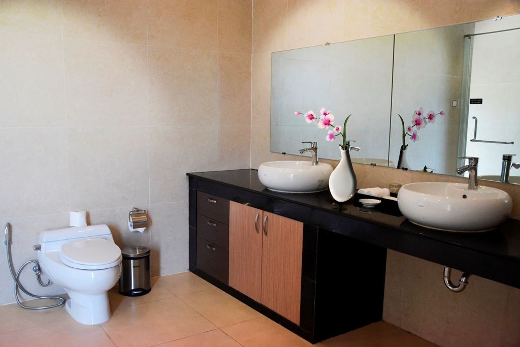 rooms-luxury-room-mountain-view