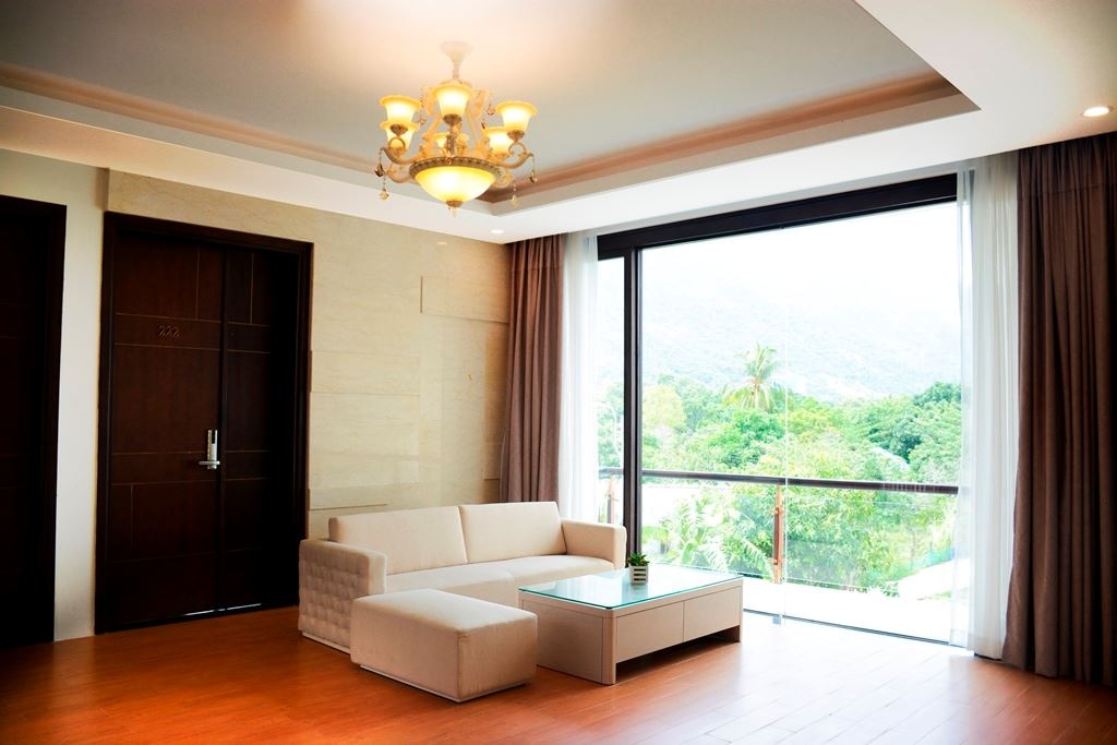 rooms-luxury-room-mountain-view
