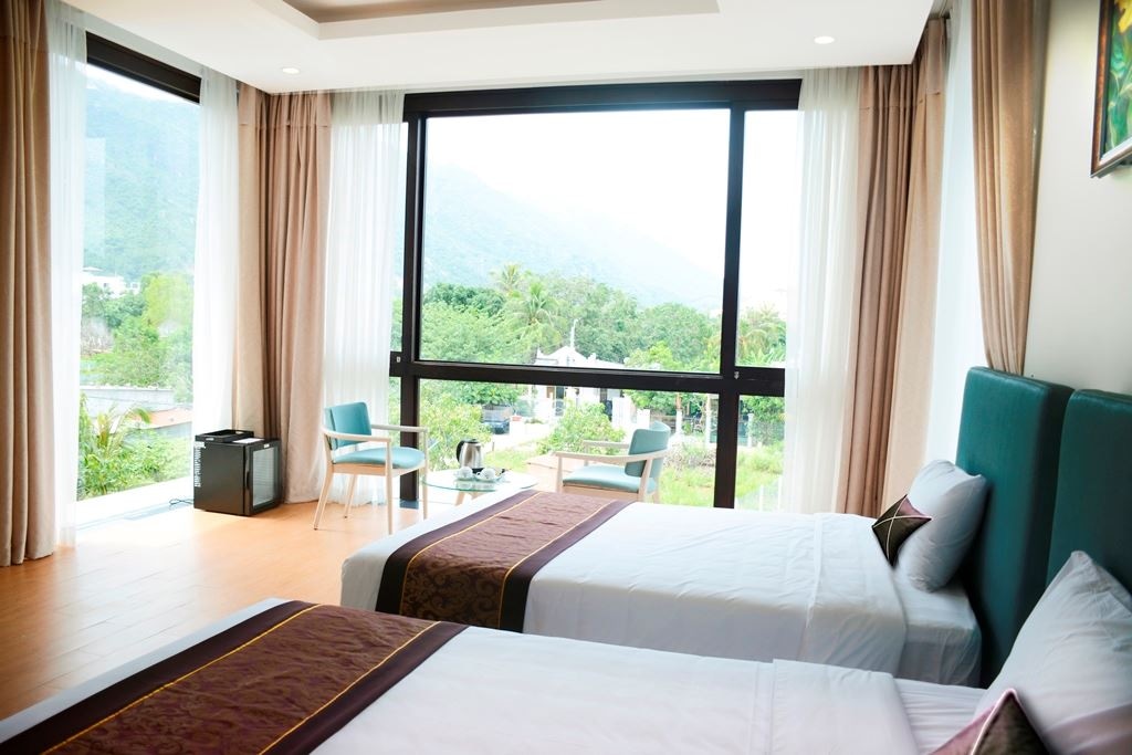 rooms-luxury-room-mountain-view