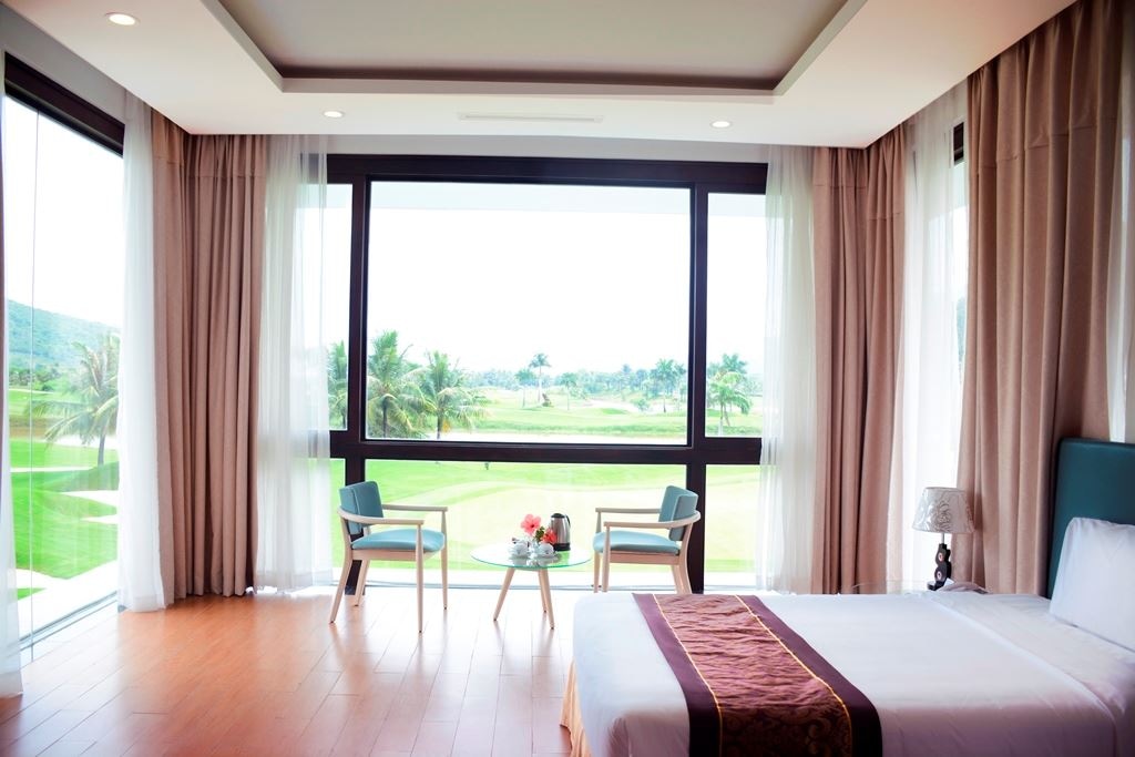 rooms-luxury-room-golf-course-view