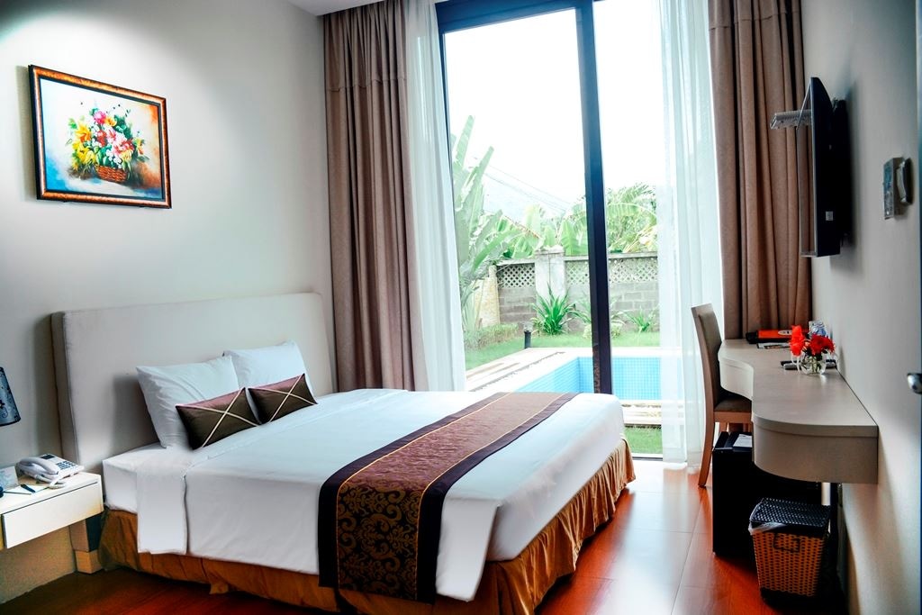 rooms-suite-room-with-pool-mountain-view