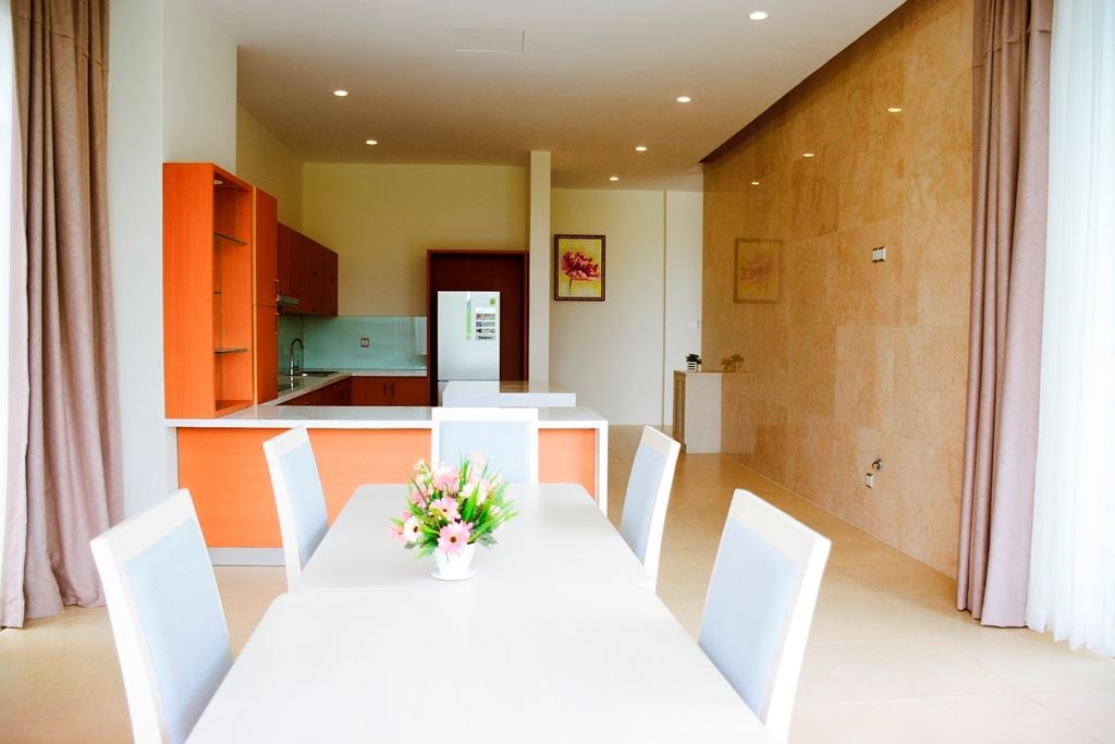 rooms-suite-room-with-pool-golf-course-view