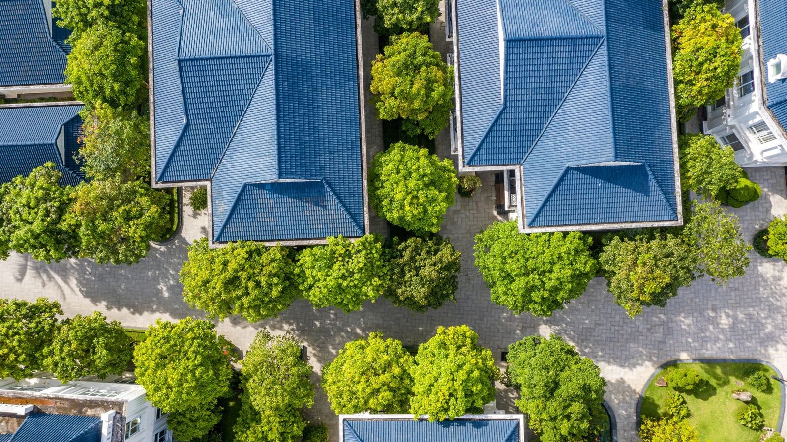 rooms-deluxe-garden-view-with-balcony-annex-building