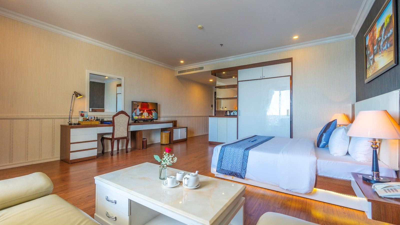 rooms-suite-sea-view-with-balcony-main-building