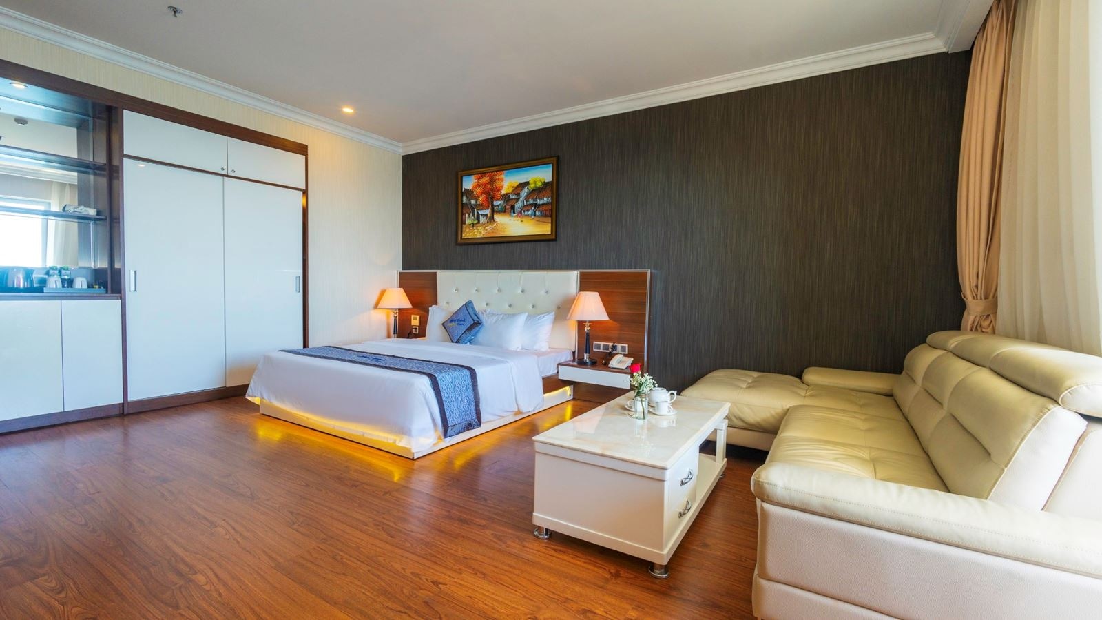 rooms-suite-sea-view-with-balcony-main-building