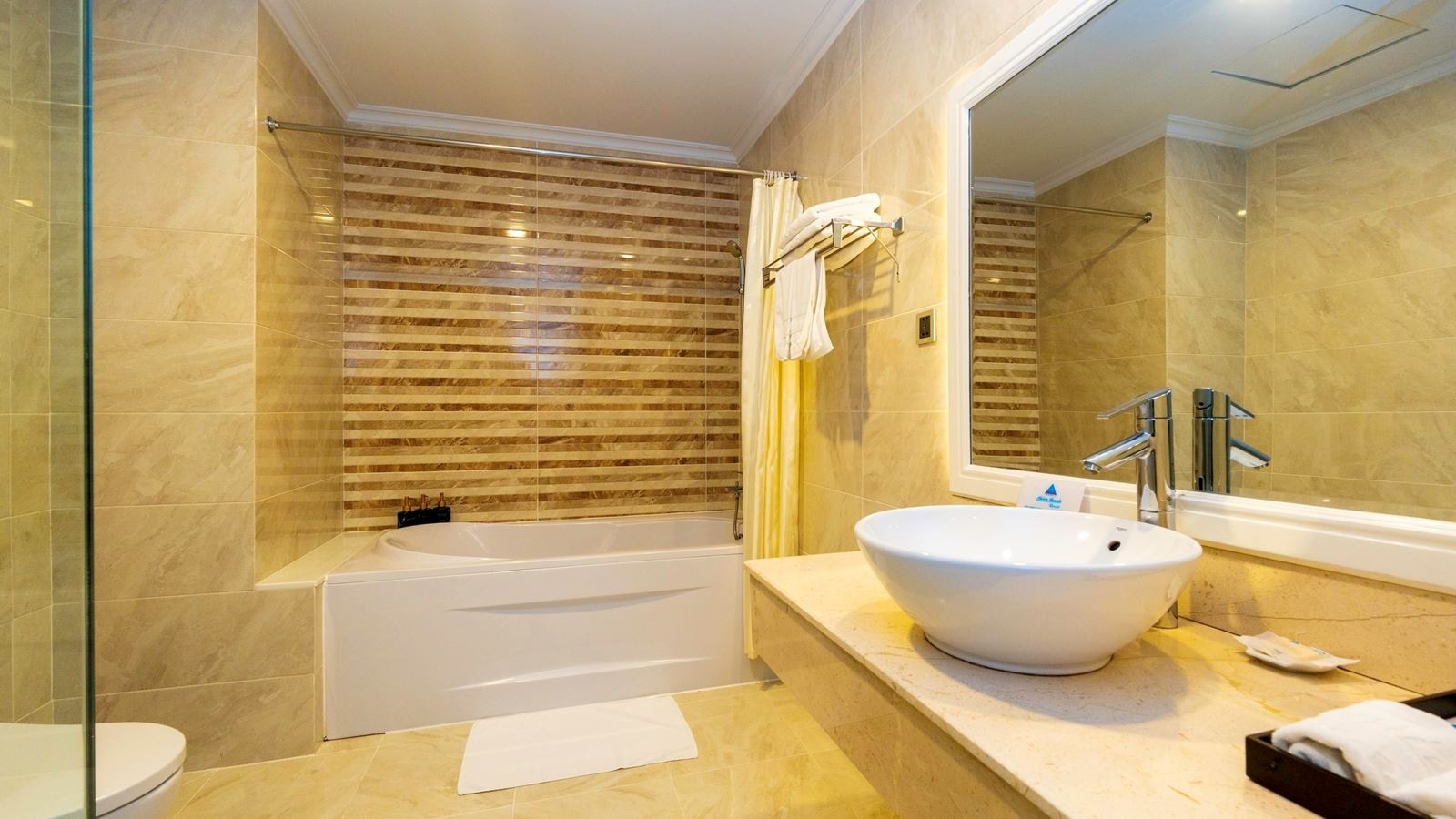 rooms-suite-sea-view-with-balcony-main-building