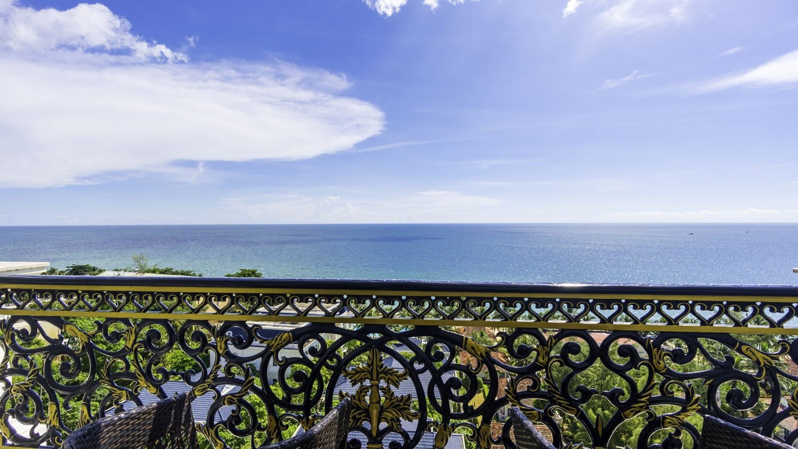 rooms-suite-sea-view-with-balcony-main-building-child-without-extra-bed