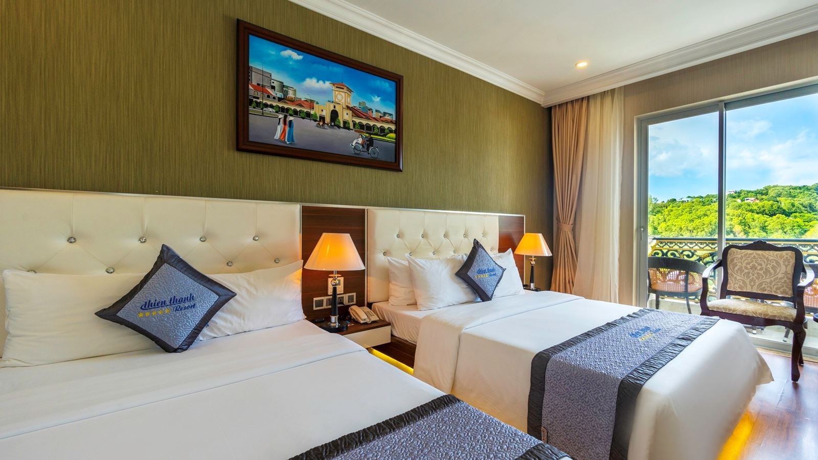 rooms-deluxe-city-view-with-balcony-main-building