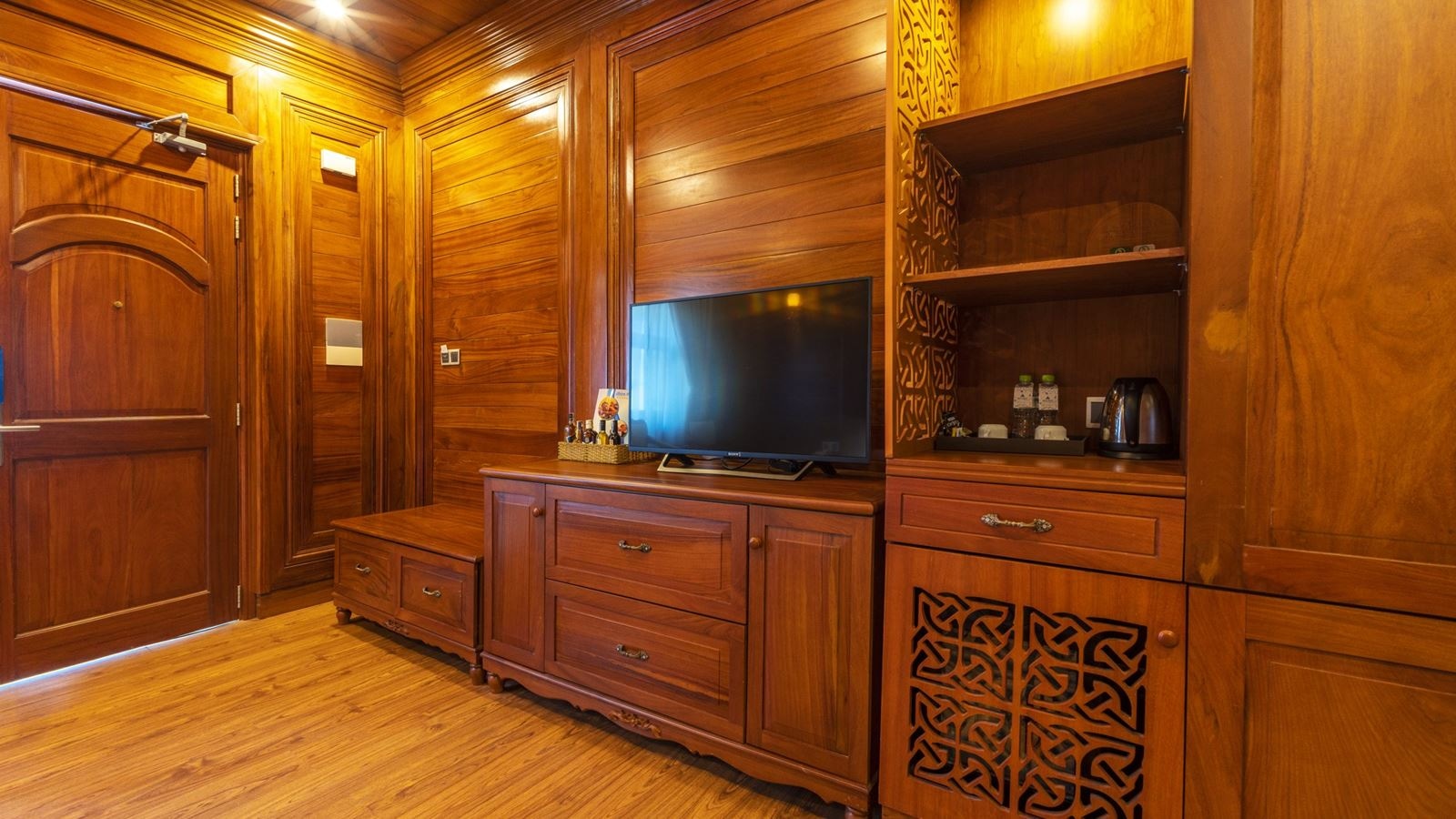 rooms-luxury-bungalow-with-terrace