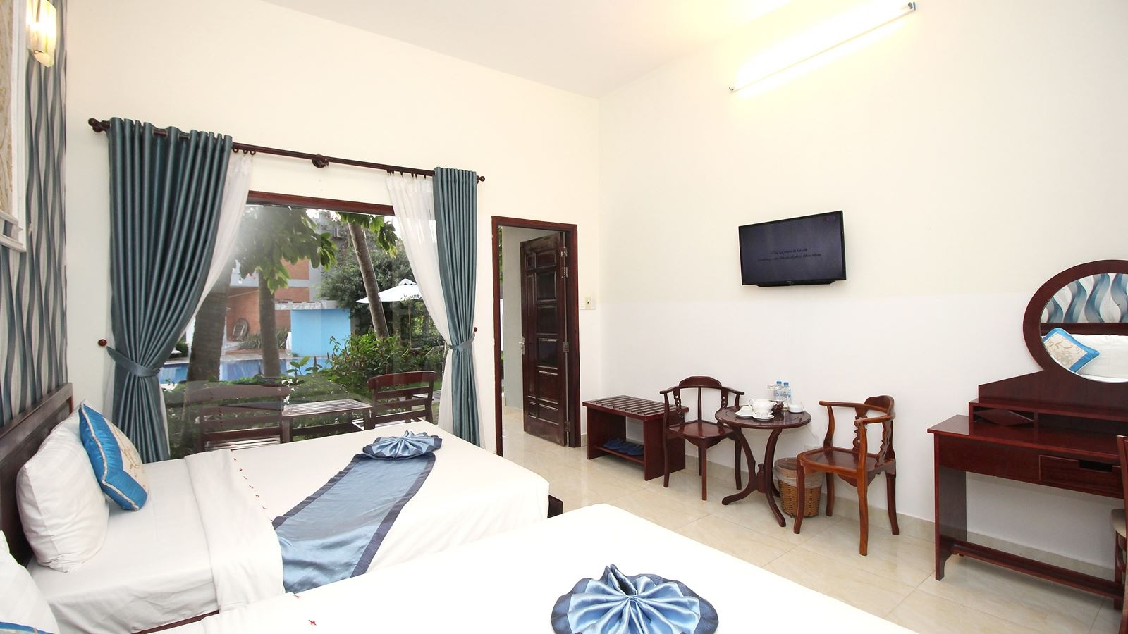 rooms-deluxe-pool-view-child-without-extra-bed