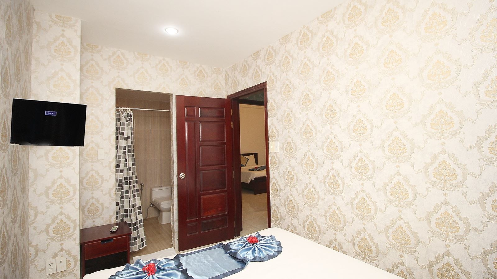 rooms-family-sextuple-garden-view