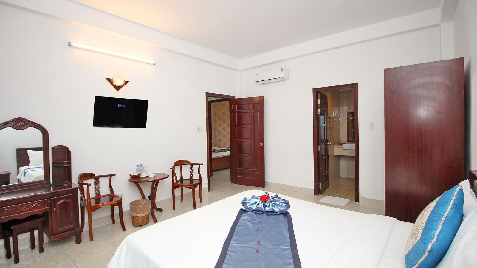 rooms-family-sextuple-garden-view