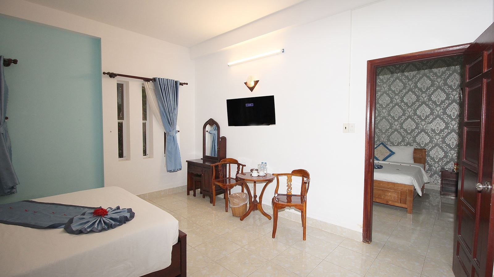 rooms-family-sextuple-garden-view