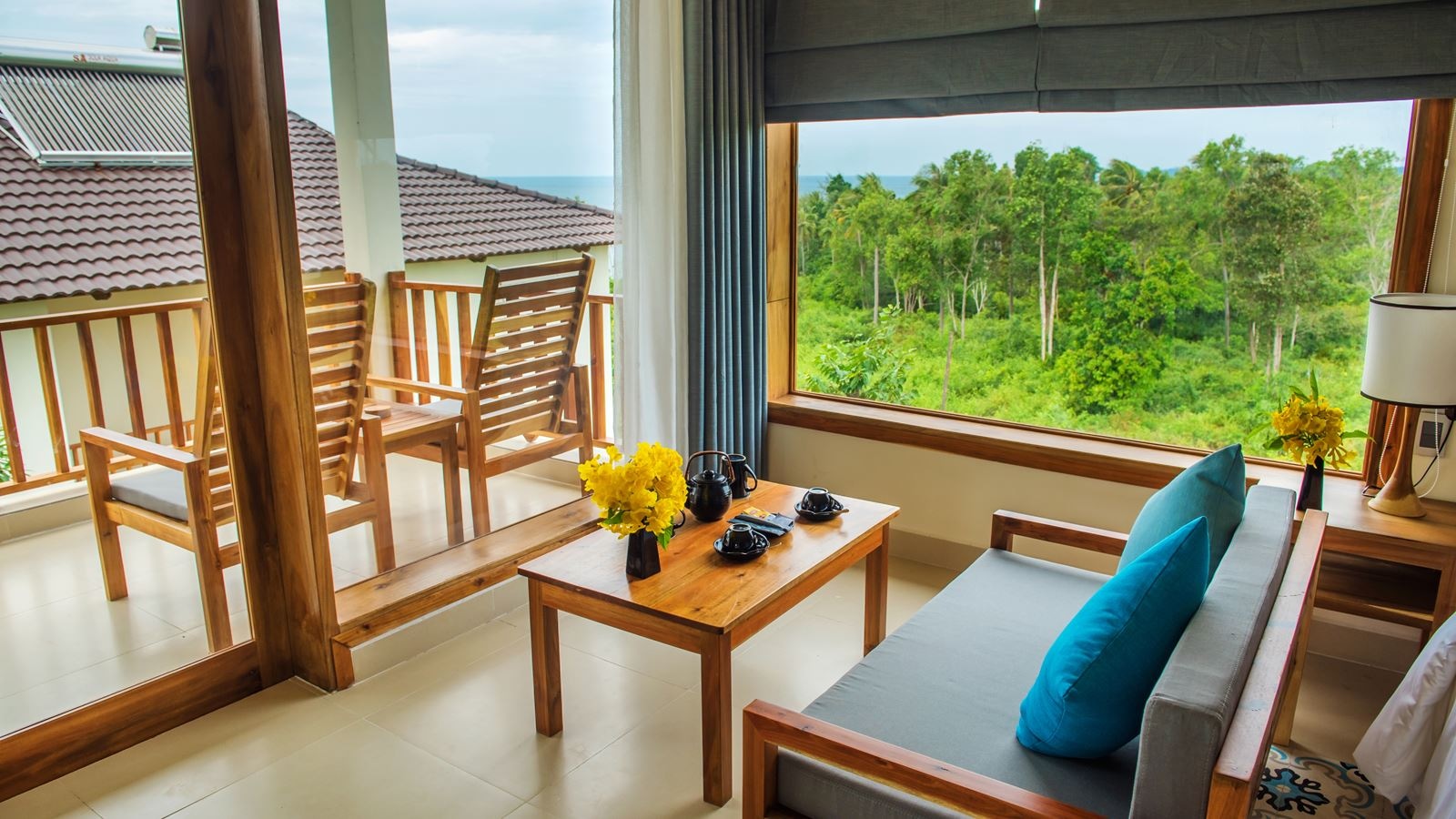 rooms-deluxe-garden-view-balcony