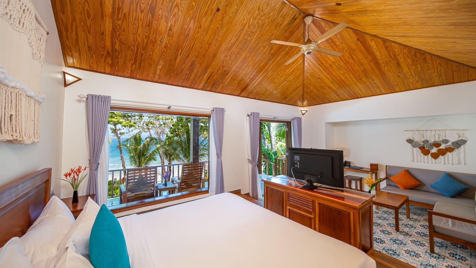 rooms-villa-beach-front-terrace