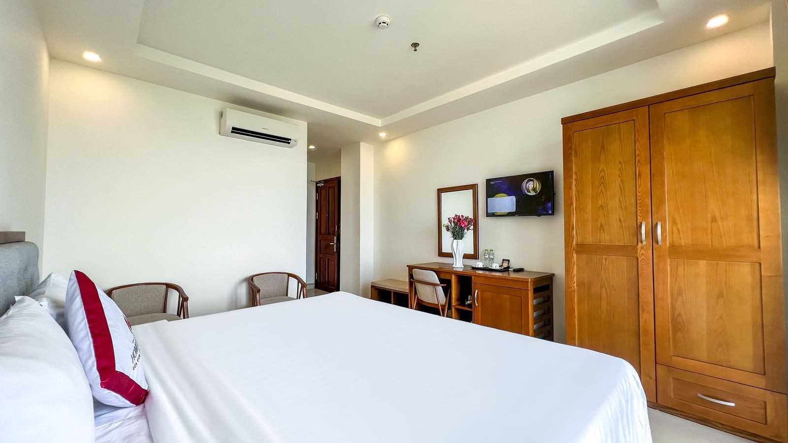 rooms-deluxe-double-seaview-balcony