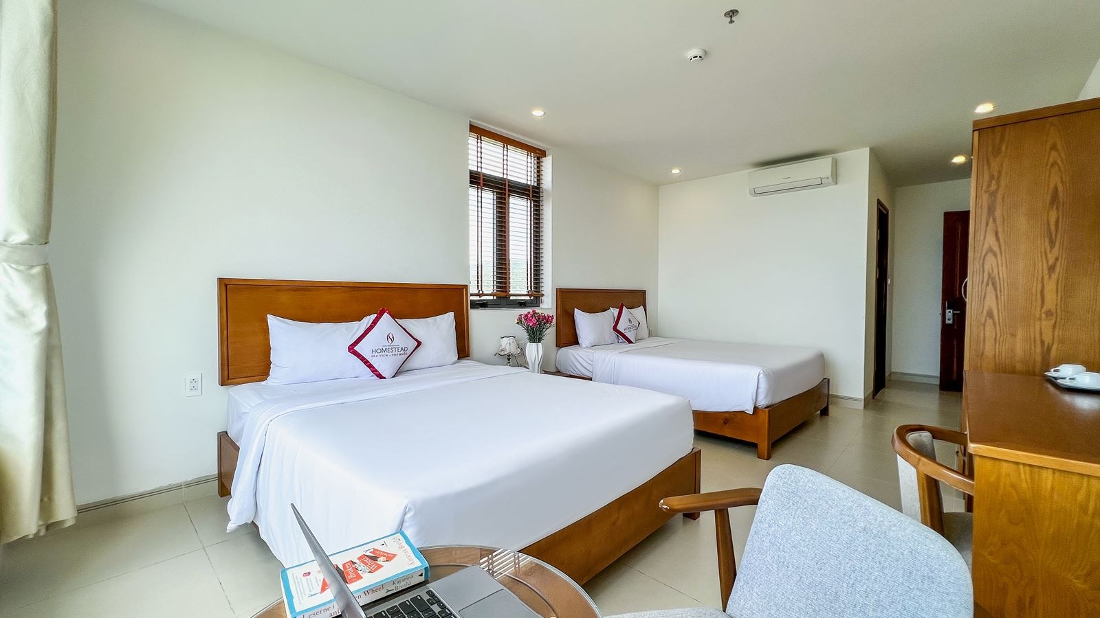 rooms-family-seaview