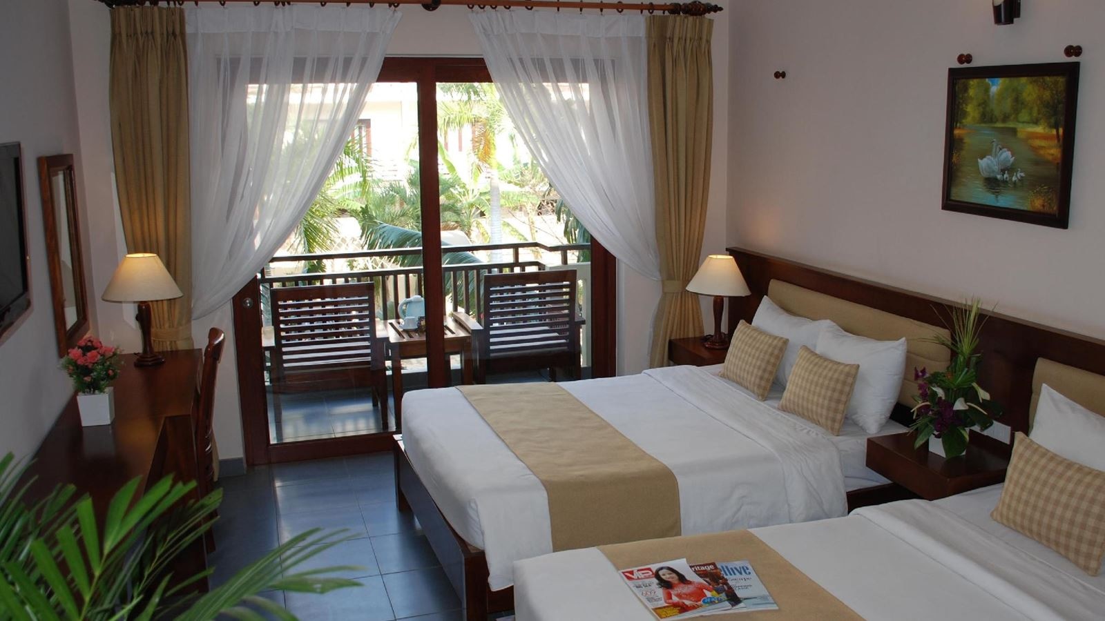 rooms-deluxe-garden-view-balcony