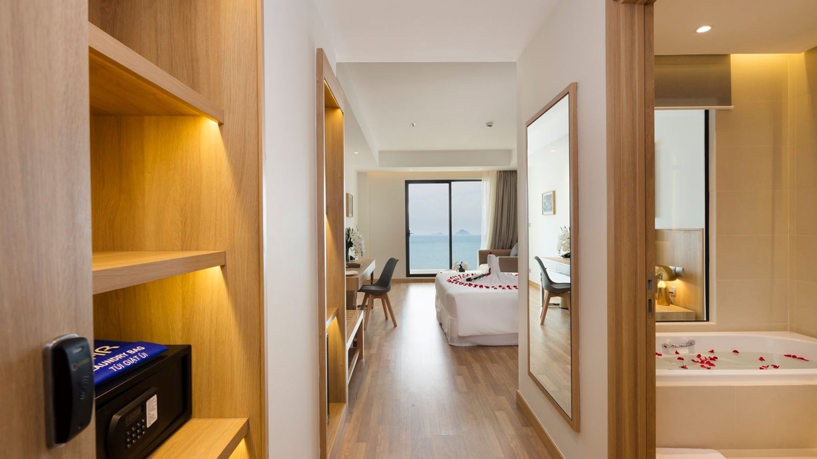 rooms-nagar-ocean-view-with-balcony