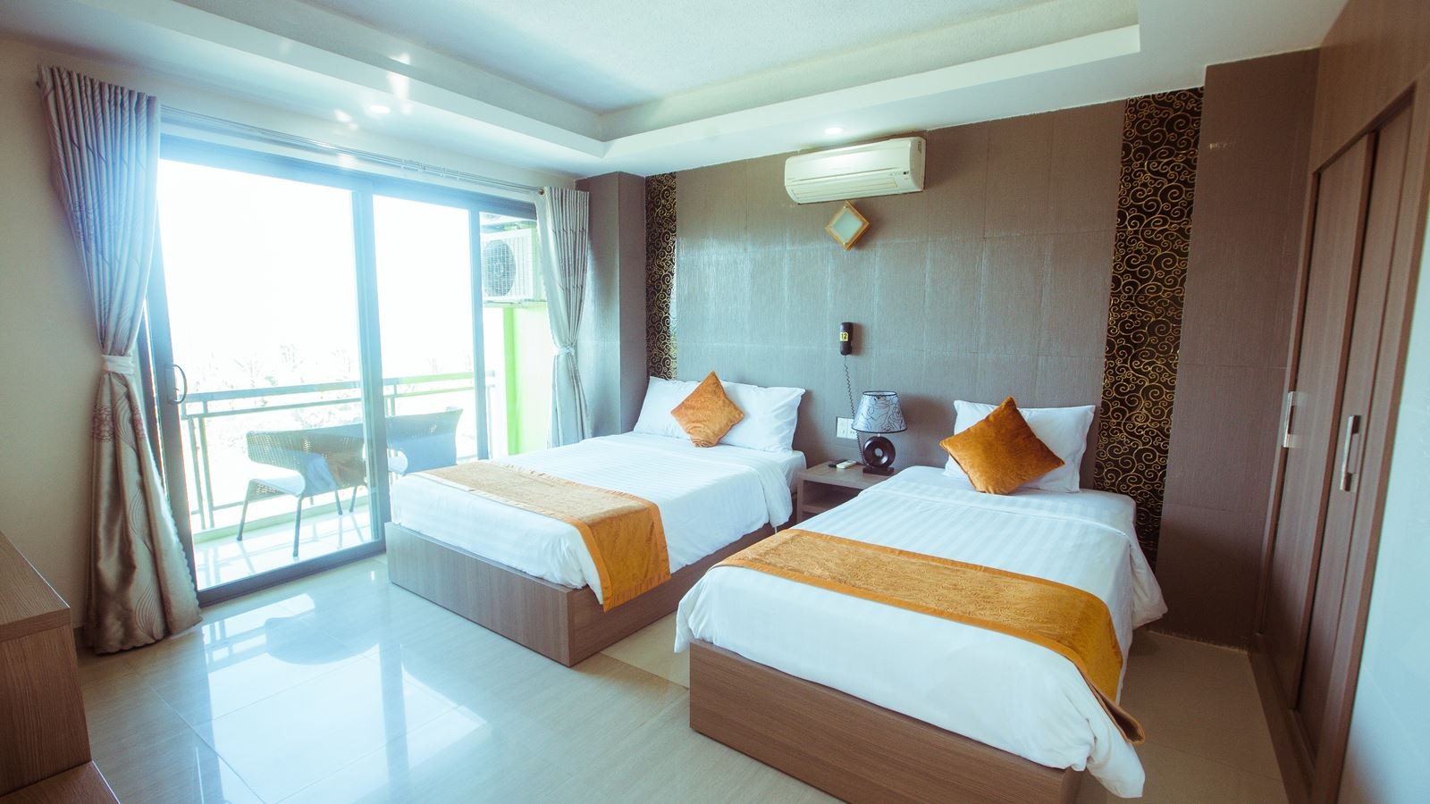 rooms-deluxe-sea-view
