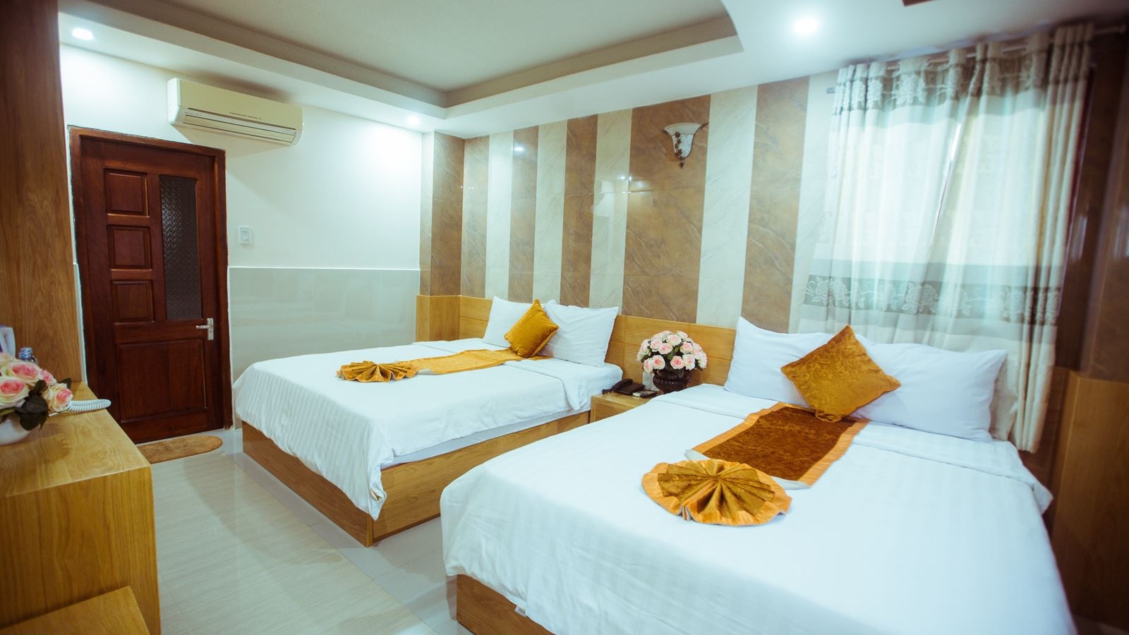 rooms-superior-with-corridor-view