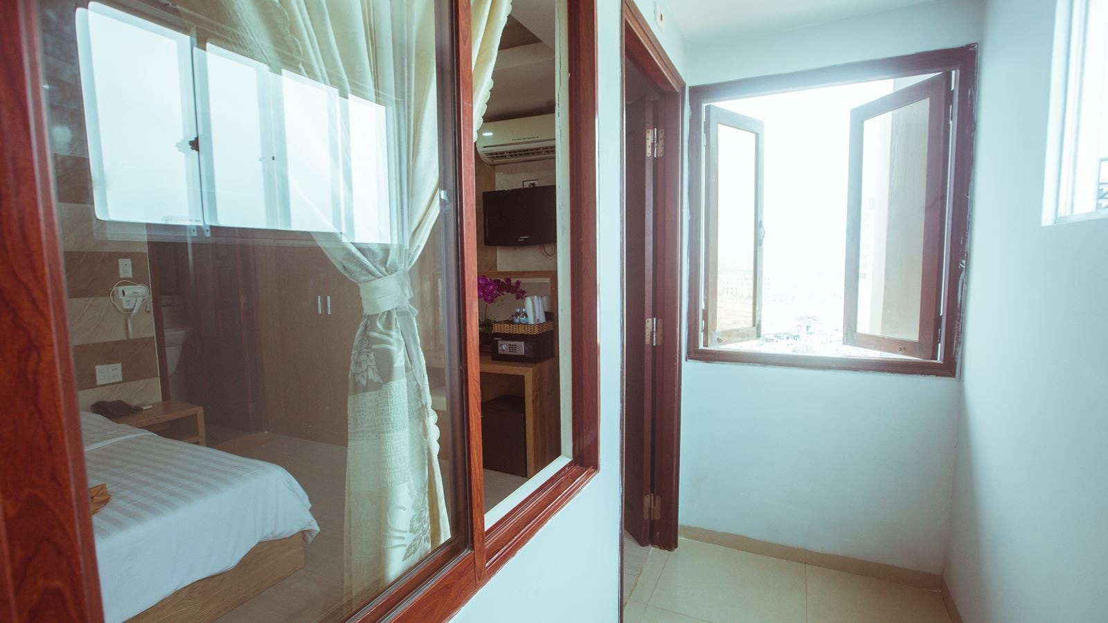 rooms-superior-with-corridor-view