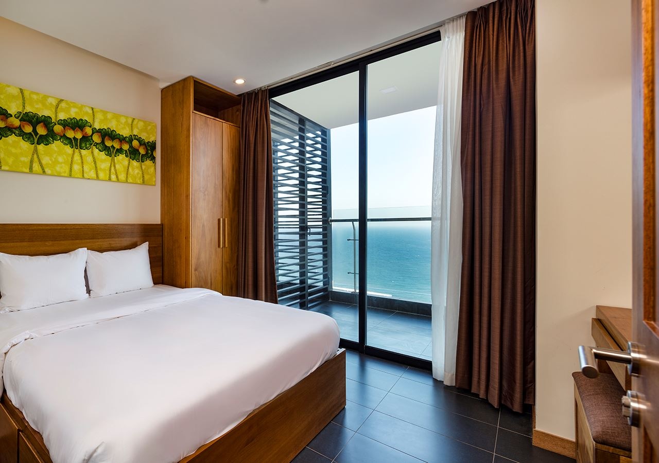 rooms-apartment-2-bedrooms-sea-view